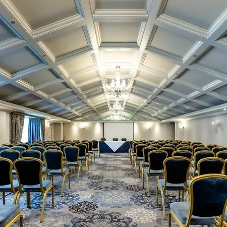 Hotel The Newgrange 3*