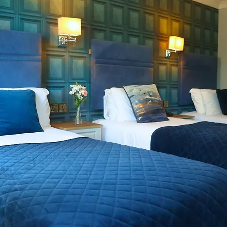 The Newgrange 3* نافان