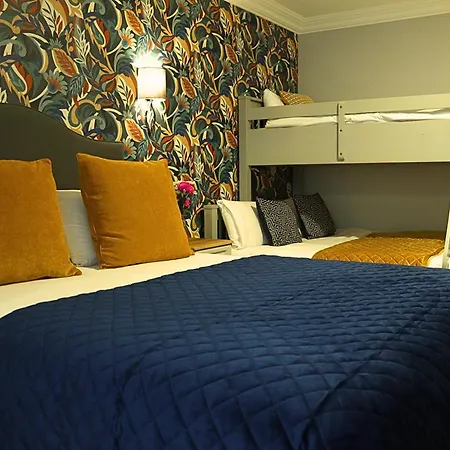 The Newgrange 3* نافان