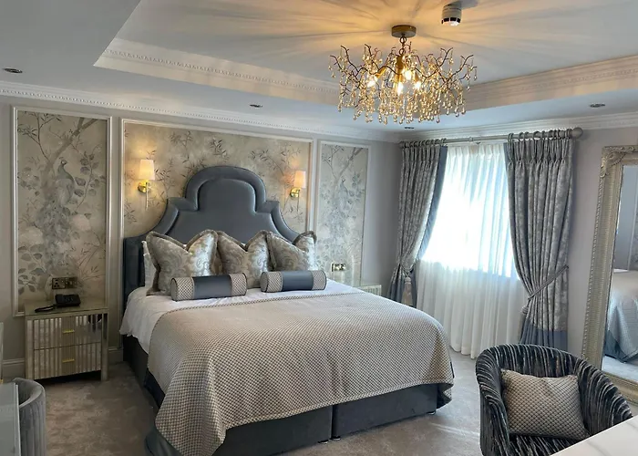 The Newgrange 3* Наван